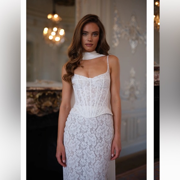 Rosie Etienne Penelope Lace Gown - Picture 2 of 16